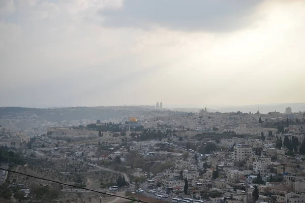 Una vista della città vecchia di Gerusalemme, il Monte del Tempio e la Moschea di Al-Aqsa dal Mt. Scopus a Gerusalemme, Israele, har hazofim — Foto Stock