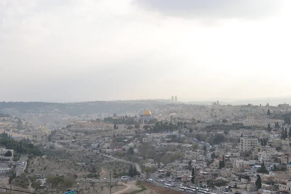 从以色列耶路撒冷的斯波布斯山, 从耶路撒冷的圣殿山和阿克萨清真寺, 可以看到耶路撒冷老城的景色 — 图库照片