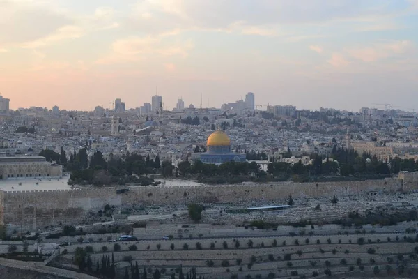 Tramonto vista della città vecchia di Gerusalemme, il Monte del Tempio e Al-Aqsa Moschea dal Mt. Scopus, Israele, har hazofim — Foto Stock