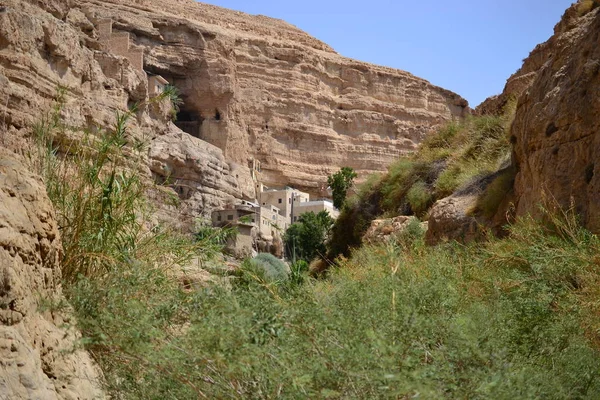 세인트 조지 정통 수도원와 디 Qelt, 유대 사막, 여 리고, 이스라엘에 가까운. Nahal prat, 미트 제 페 Yeriho — 스톡 사진