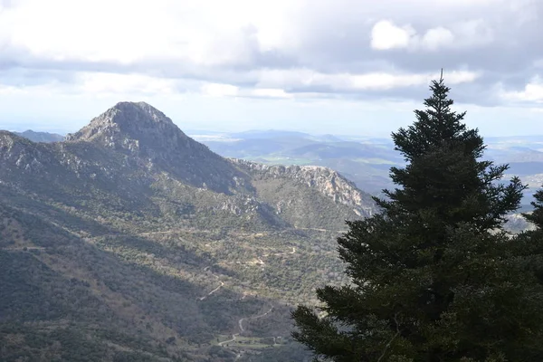 Bergwandern im Naturpark Sierra de Grazalema, Provinz Cadiz, Andalusien, Spanien, Richtung Benamahoma — Stockfoto