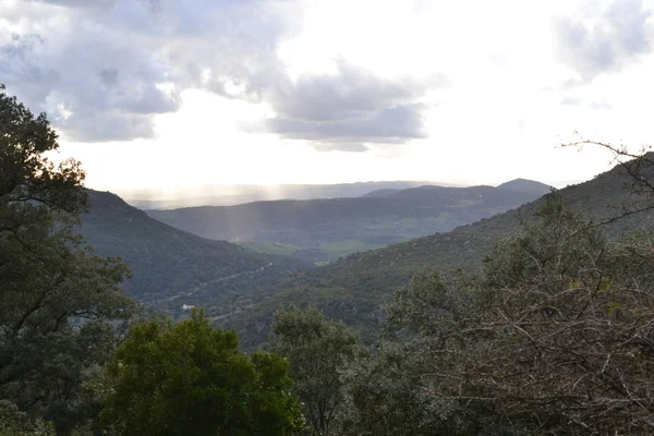 Wandern im Naturpark Sierra de Grazalema, Provinz Cadiz, Andalusien, Spanien, Richtung Benamahoma — Stockfoto