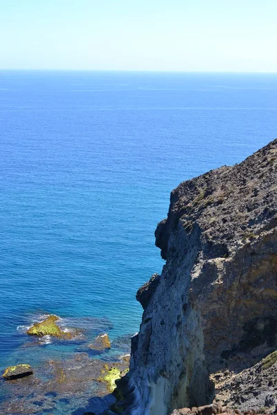 Wycieczka na wybrzeżu naturalnego parku Cabo de Gata, Almeria, Andaluzja, Południowa Hiszpania, vulcanic obszar, morze i góry — Zdjęcie stockowe