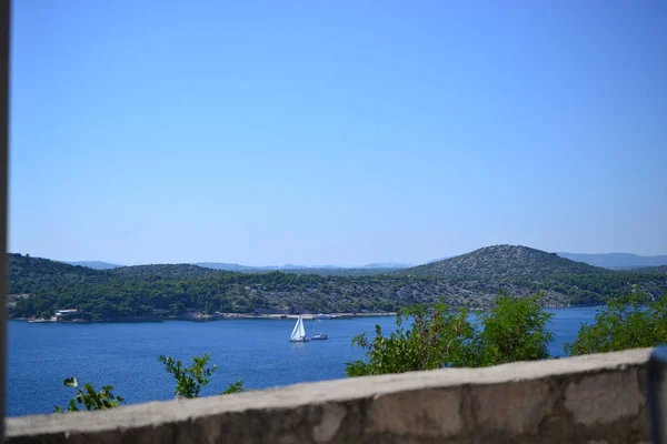Aldeias em torno de Split com vista para o mar, Dalmácia, Croácia — Fotografia de Stock