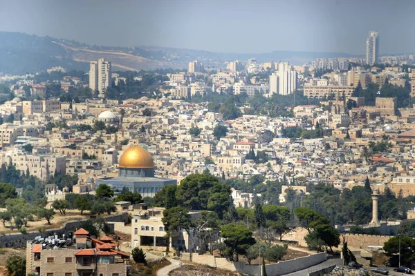 Panoramic view to Jerusalem Old city and Temple Mount, Dome of the Rock from Mt. of Olives, Israel — Stock Photo, Image