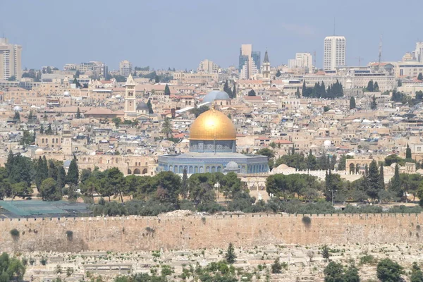 Panoramablick auf jerusalem Altstadt und Tempelberg, Felskuppel von mt. von Oliven, israel — Stockfoto