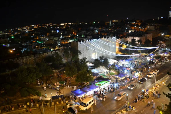 Damascus gate eingang in der Altstadt jerusalem palestine israel bei nacht mit lichtern während ramadan — Stockfoto