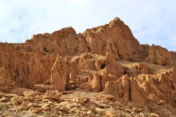 Grotte di Qumran nel Parco Nazionale di Qumran, dove sono stati trovati i rotoli del Mar Morto, Escursione nel deserto della Giudea, Israele Foto Stock