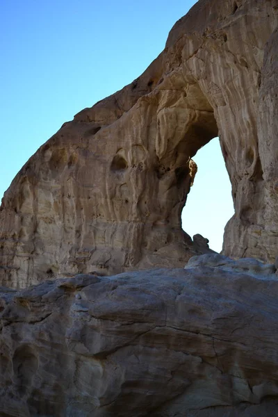 Interessanti formazioni rocciose nel parco di Timna, deserto del Negev, deserto nel sud di Israele, Eilat — Foto Stock