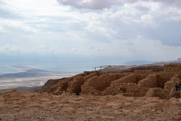 Masada antica fortificazione, fortezza desertica di Erode nel deserto della Giudea, veduta del Mar Morto, Israele — Foto Stock