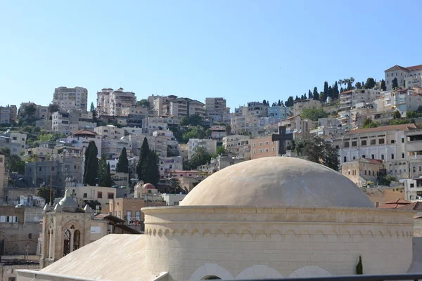 Staden Nasaret i Israel, Basilica av bebådelsen, där Mary fick meddelandet att bli gravid Jesus — Stockfoto