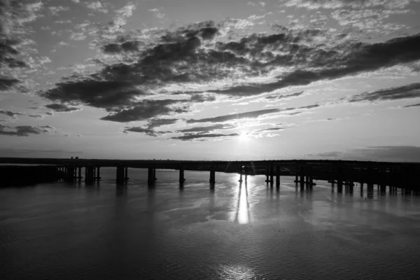 Verão Pôr Sol Ponte Sobre Rio — Fotografia de Stock