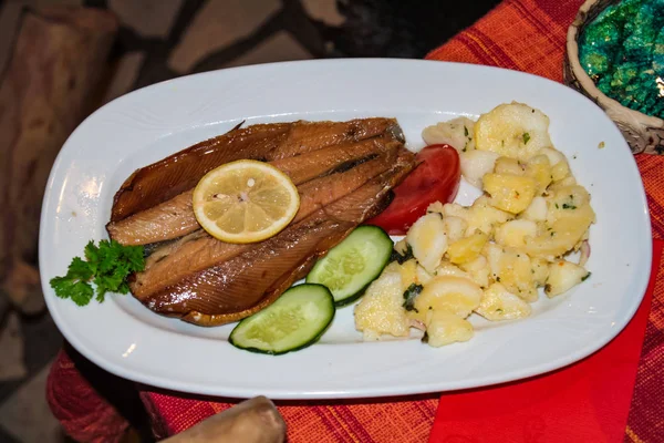 Peixe Defumado Batatas Cozidas Lago Montenegro — Fotografia de Stock