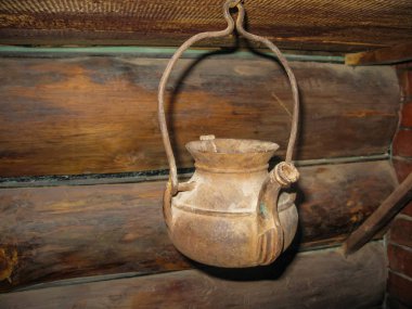 eski demir banyoya doğal park kulübede Olenyi Sverdlovsk bölgede brooks.