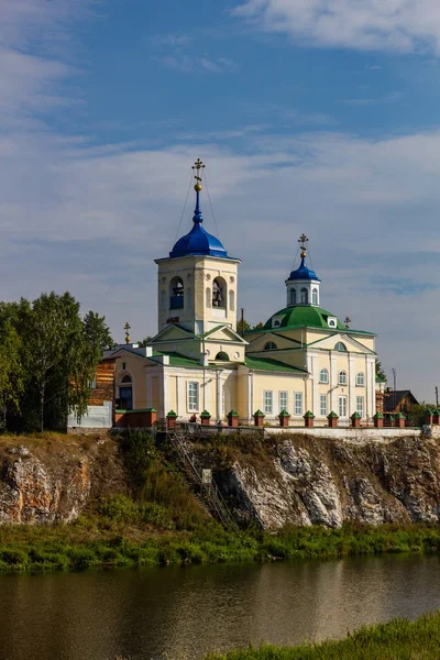 Iglesia San Jorge Orilla Del Río Chusovaya Pueblo Sloboda Región — Foto de Stock