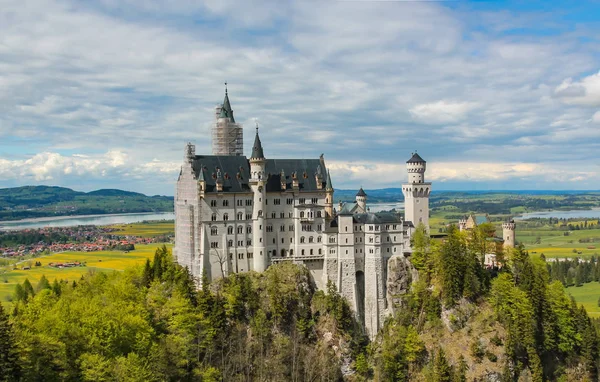 Pohled Zámek Neuschwanstein Okolí Bavorsku — Stock fotografie