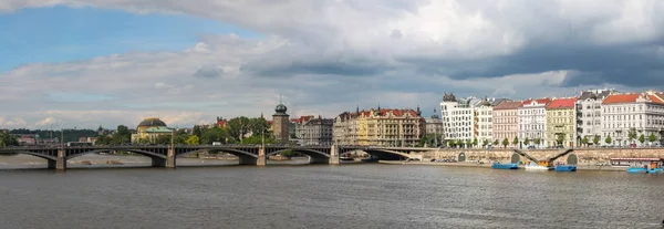 Blick Auf Das Moldauufer Und Das Tanzhaus Prag Tschechische Republik — Stockfoto