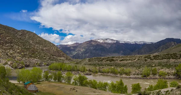 Gran Agua Manantial Río Katun Sus Montañas Circundantes Altai Rusia — Foto de Stock