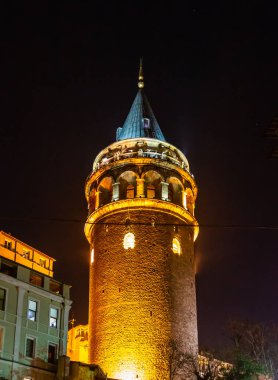 Istanbul, Türkiye'de Galata Kulesi gece görünümü