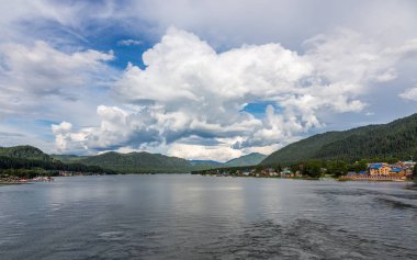 Tekne gezisine göl Teletskoye, altay, Rusya Federasyonu