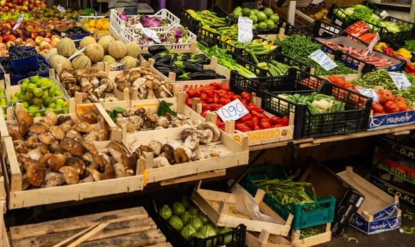 Legumes Frutas Estão Balcão Uma Loja Rua Itália — Fotografia de Stock