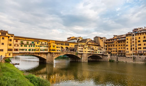 Vecchio Ponte Ponte Vecchio Con Sue Numerose Gioiellerie Firenze — Foto Stock