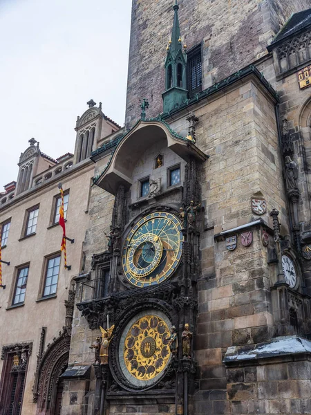 プラハ旧市街の有名な天文時計チャイムします — ストック写真