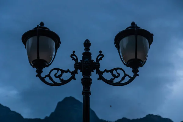 Metal lantern on the street against the background of the Caucasus Mountains late in the evening — Stock Photo, Image