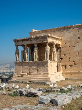 Erechtheion - Atina ve Poseidon, Yunanistan onuruna inşa edilmiş bir revak ve altı caryatids ile eski bir Yunan tapınağı