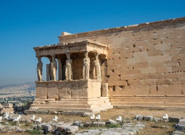 Erechtheion - Atina ve Poseidon, Yunanistan onuruna inşa edilmiş bir revak ve altı caryatids ile eski bir Yunan tapınağı