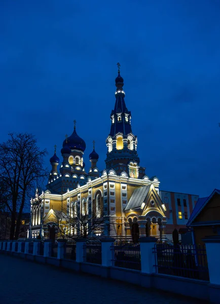 Cathédrale Saint-Nicolas avec illumination nocturne de la forteresse de Brest, Biélorussie — Photo