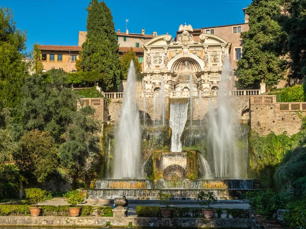 Fontana dell'Organo con un arcobaleno nei getti d'acqua a Villa D'Este a Tivoli — Foto Stock