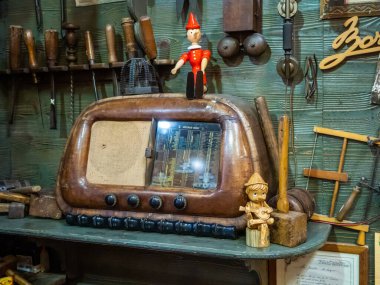 İtalya, Roma 'da Pinokyo yapan Peder Carlo' nun atölyesi.