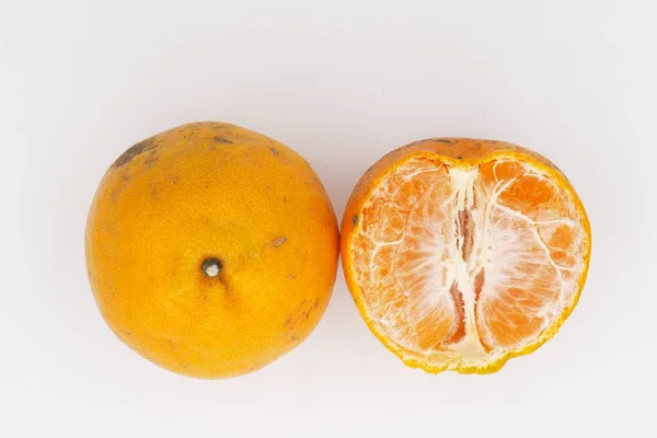 Naranja Fresco Sobre Fondo Blanco —  Fotos de Stock