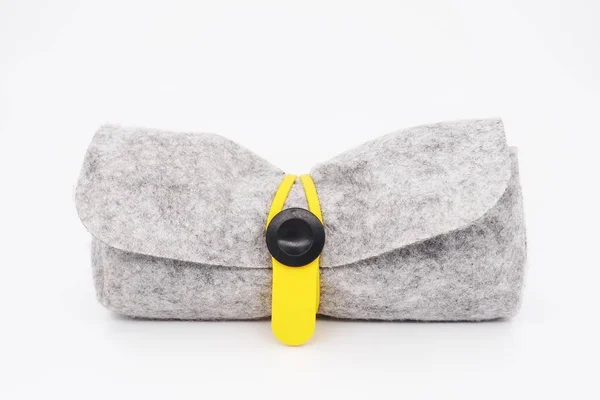 Sac Tissu Gris Avec Bande Caoutchouc Jaune Sur Fond Blanc — Photo