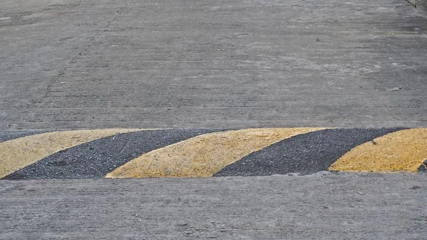 Quebra Velocidade Preta Amarela — Fotografia de Stock