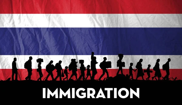 Pessoas Refugiados Silhueta Caminhando Com Bandeira Tailândia Fundo — Fotografia de Stock
