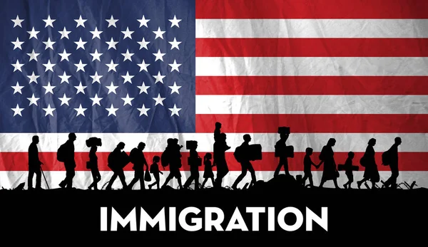 シルエット背景でアメリカ合衆国の旗とウォーキングで難民の人々 — ストック写真