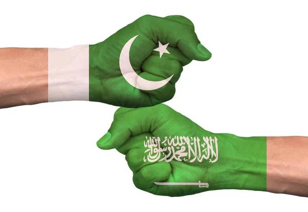巴基斯坦和沙特阿拉伯旗子旗子的正面拳头在白色背景隔绝了以剪裁路径 — 图库照片
