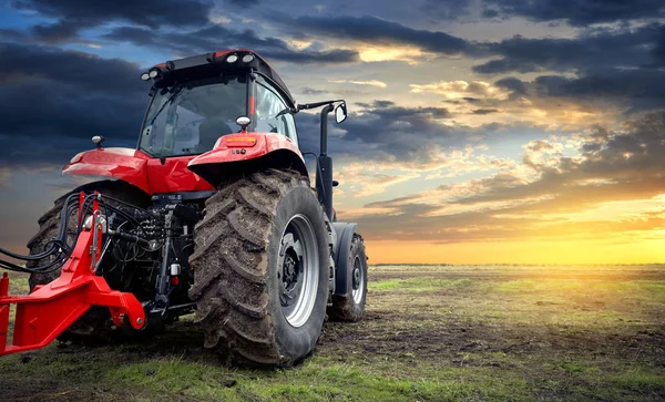 Traktor Yang Bekerja Pertanian Modern Transportasi Pertanian Seorang Petani Yang — Stok Foto