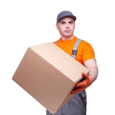 Yükleyici iş giysisi, hizmet sektörü, karton kutu, koli teslimat, Genç spor adamı, taşımacılık, kurye iş giyisi içinde beyaz arka plan üzerinde izole işçisi meslek