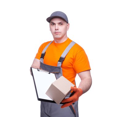 Yükleyici iş giysisi, karton kutu, koli teslimat, hizmet sektörü, kağıt tablet, taşımacılık, kurye iş giyisi içinde beyaz arka plan üzerinde izole işçisi meslek