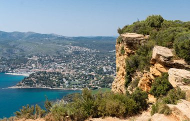 Cassis şehir, Cap Canaille kaya ve Akdeniz görünümünden rota des ekolojikolarak dağ yolu, Provence, Fransa