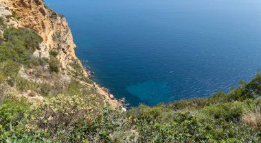 Akdeniz ve Cap Canaille panoramik görünümü.