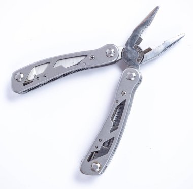 Beyaz bir arka plan üzerinde çelik multitouch dağılın