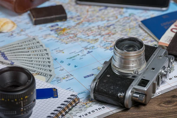 Accesorios Para Viajeros Fondo Del Mapa Con Cámara Retro Soviética —  Fotos de Stock