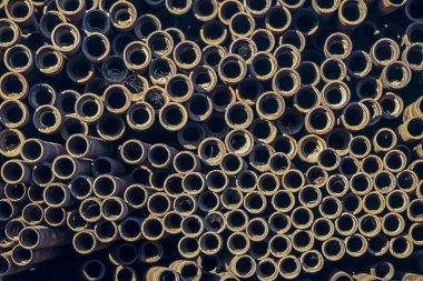 paslı radyoaktif tüpler demet birbirine yakın çizilir