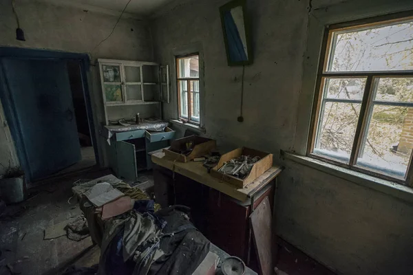 Χάος Στο Εγκαταλελειμμένο Σπίτι Της Ζώνης Αποκλεισμού Του Τσέρνομπιλ — Φωτογραφία Αρχείου