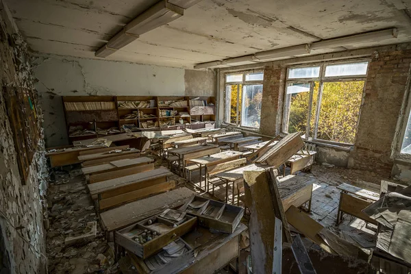 Viele Verstreute Bücher Den Klassen Der Verlassenen Schule Pripyat — Stockfoto