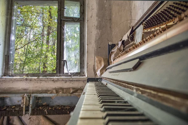 Thrown Piano Abandoned Apartment Pripyat — Stock Photo, Image